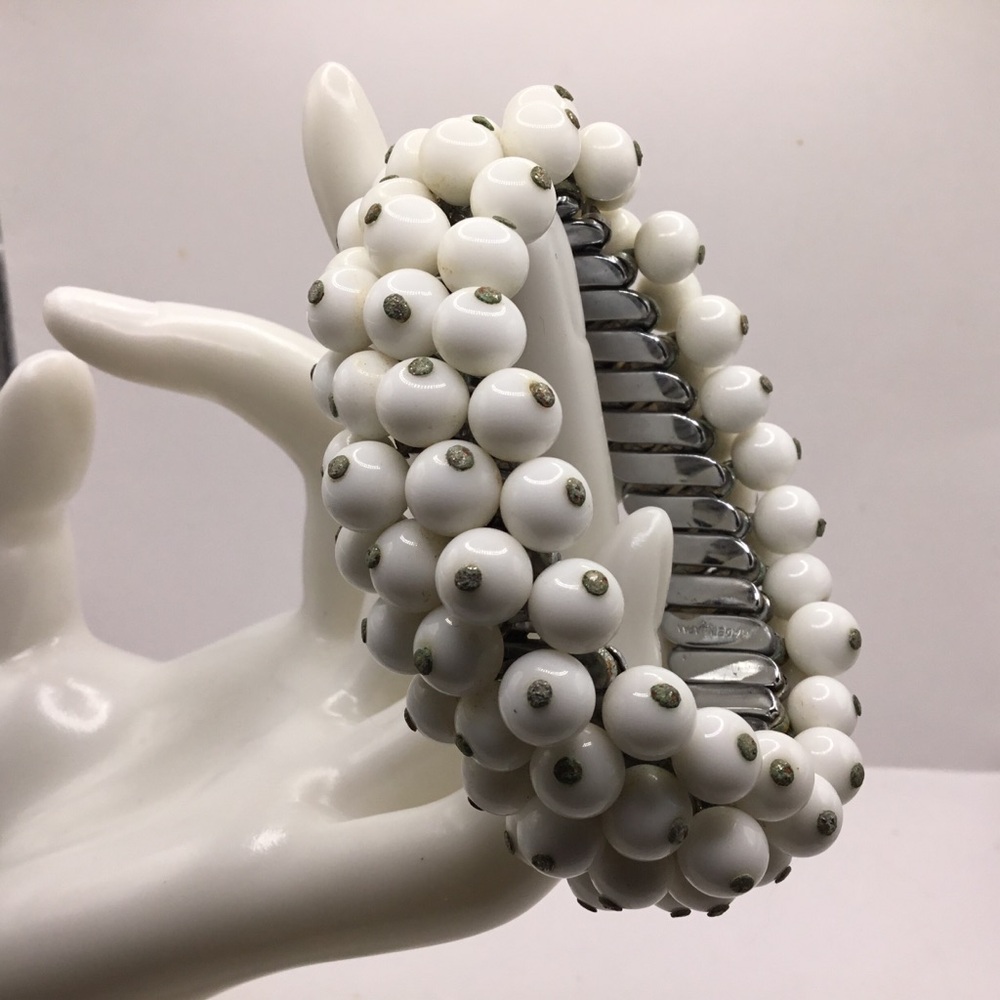 Vintage 1950s White Glass Bead Expansion Bracelet